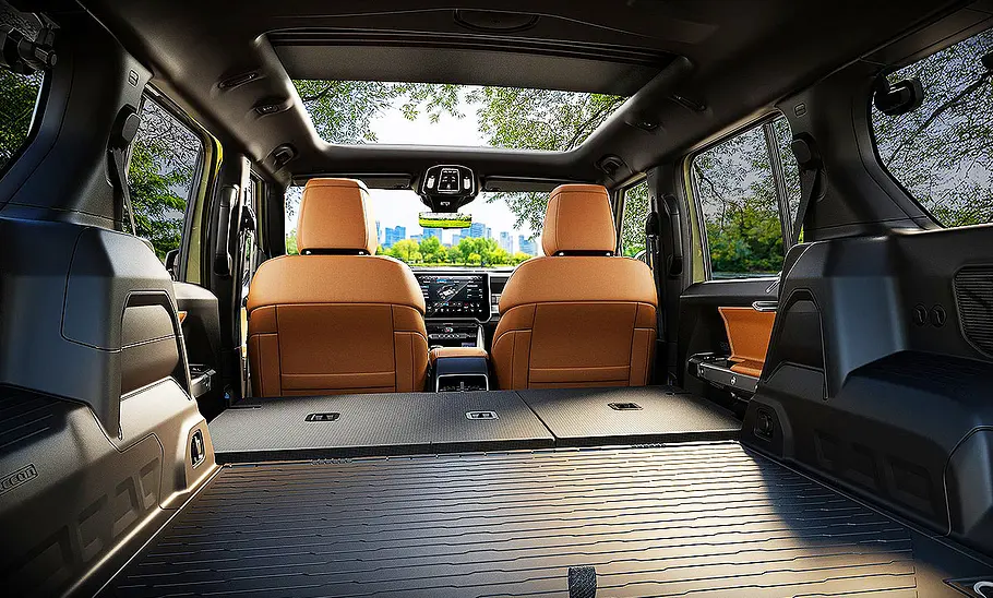 Blick in den Kofferraum des Jeep Recon (2026).
