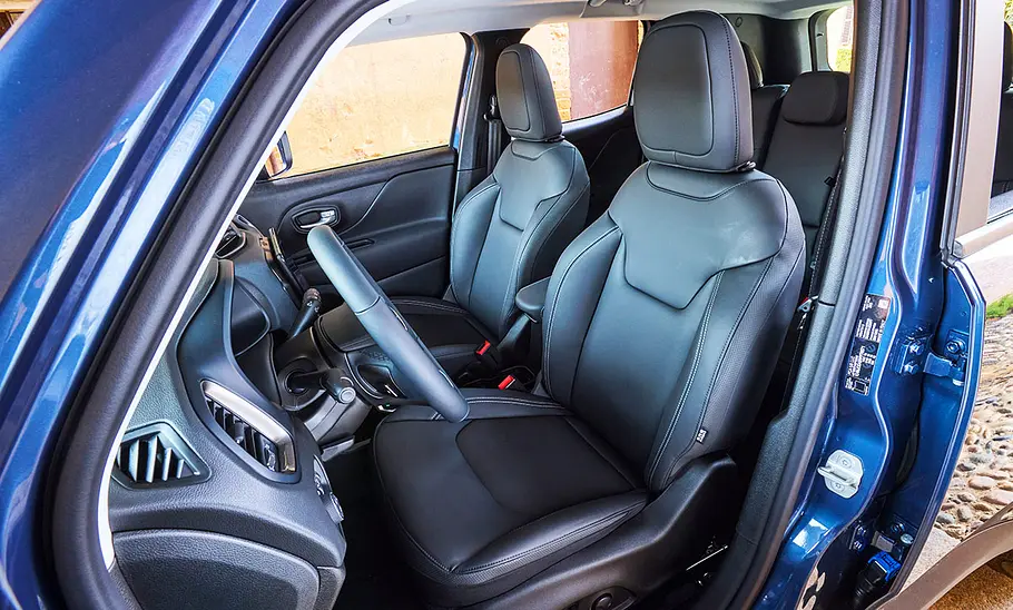 Jeep Renegade e-Hybrid (2024) Jeep Renegade e-Hybrid (2024) Innenraum, Vordersitze