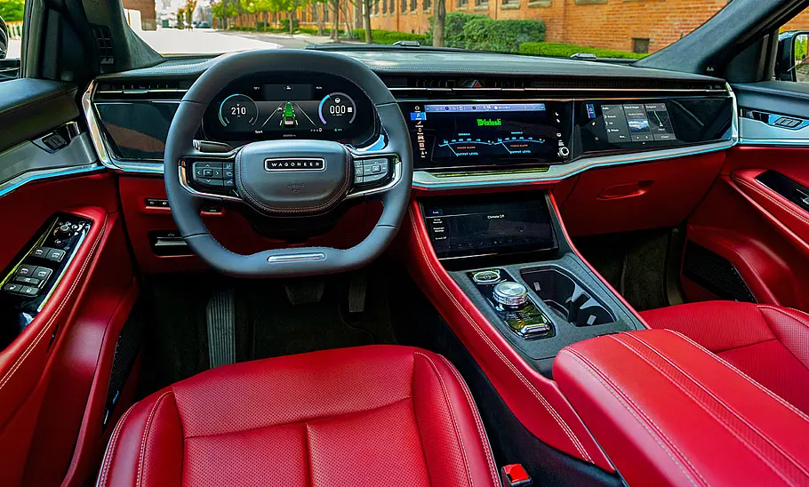 Das Cockpit des Jeep Wagoneer S (2025)