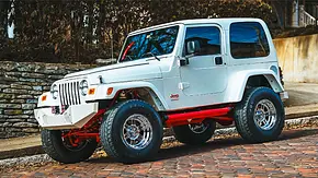 Blick von schräg vorne auf den Jeep Wrangler TJ von Cross Jeep. - Foto: Cross Jeep Blick von schräg vorne auf den Jeep Wrangler TJ von Cross Jeep. - Foto: Cross Jeep