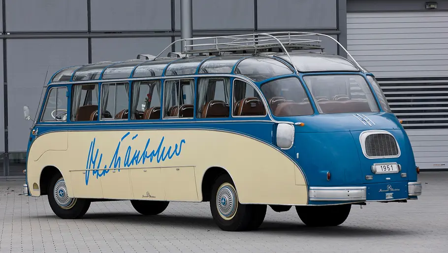 Kässbohrer Setra S8 Kässbohrer Setra S8 statisch von schräg hinten fotografiert.