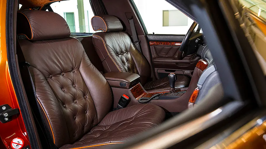 BMW L7 (E38) Die vorderen Sitze des BMW L7 (E38).