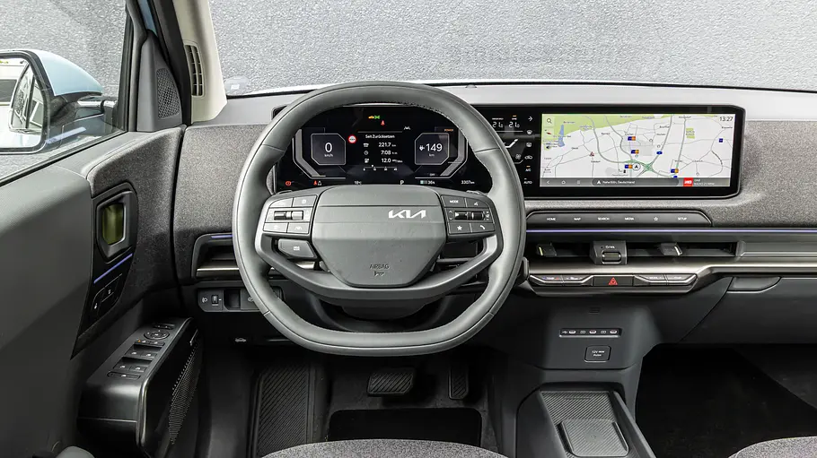 Kia EV2 Einzeltest Blick auf das Cockpit des Kia EV2