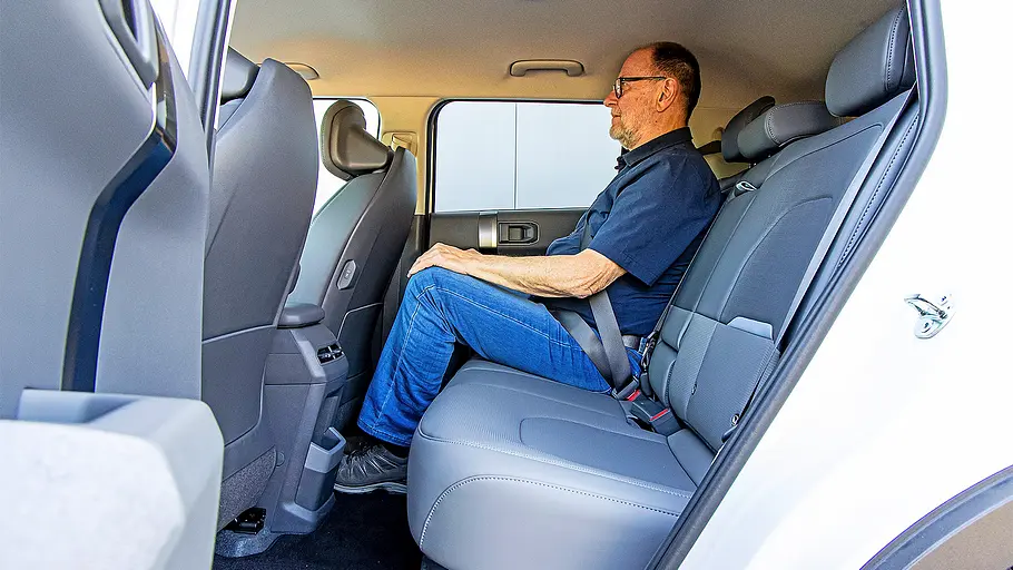 Kia EV3 Blick auf die Fondsitze im Innenraum des Kia EV3.