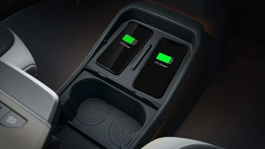 Kia EV3 Allrad News Die induktive Smartphone-Ladestation mit zwei Ladeplätzen im Kia EV3 des Modelljahres 2027.