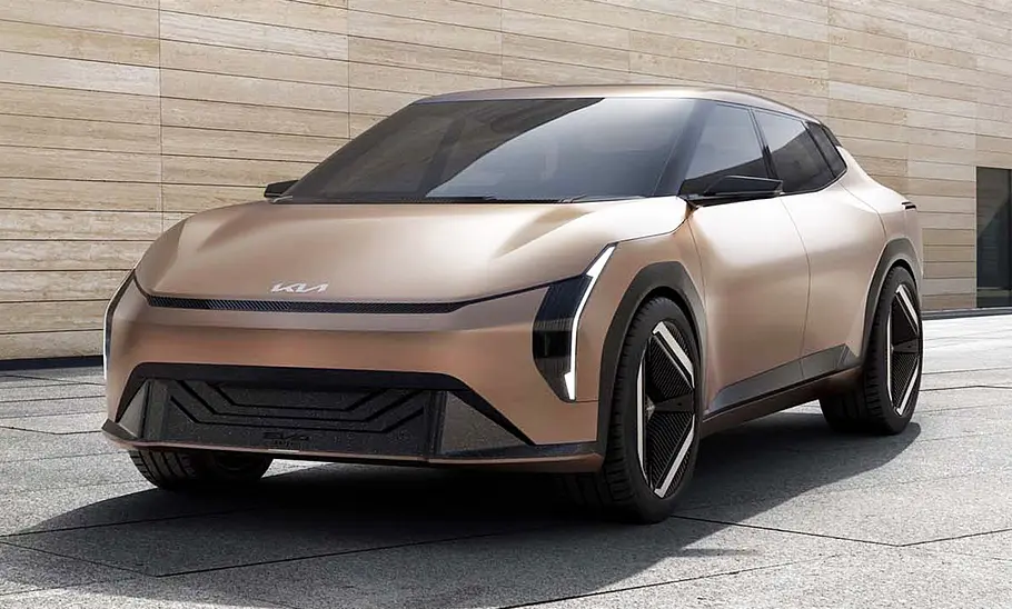 Kia Concept EV4 (2025); stehend, schräg vorne
