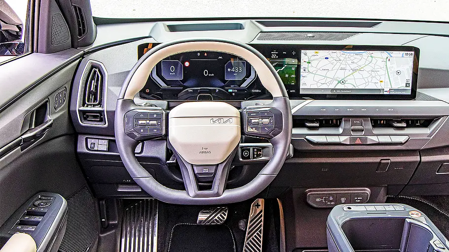 Blick auf die Armaturen im Innenraum des Kia EV5.