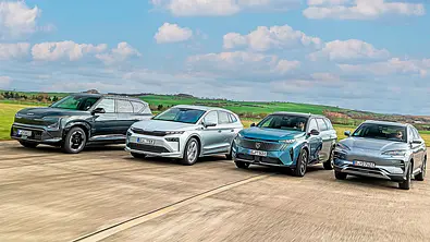 Kia EV5, Skoda Enyaq, Peugeot e-5008 und BYD Seal U. - Foto: Frank Ratering