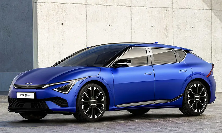 Kia EV6 GT-Line Facelift (2024) Das Kia EV6 Facelift (2024) als GT-line von schräg vorne fotografiert.