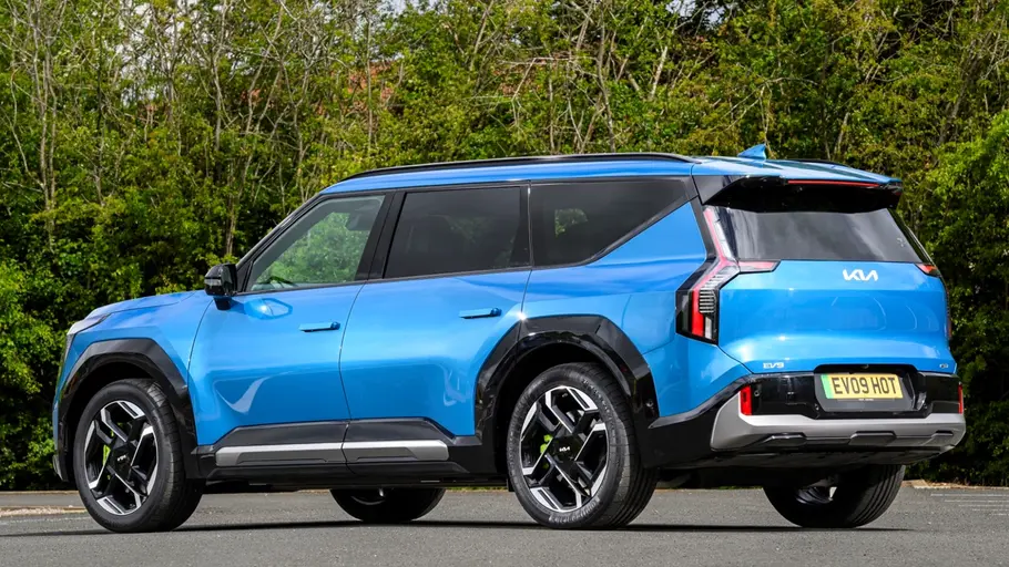 Kia EV9 GT Kia EV9 GT statisch von hinten links.