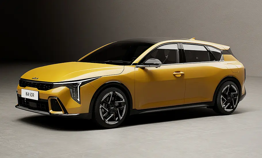 Der Kia K4 Hatchback stehend von schräg vorne fotografiert.