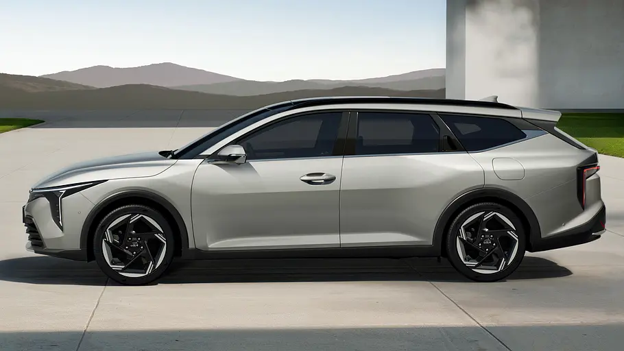 Der Kia K4 Sportswagon, von links fotografiert.