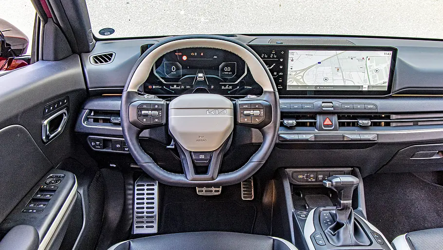 Das Cockpit des Kia K4 Sportswagon.