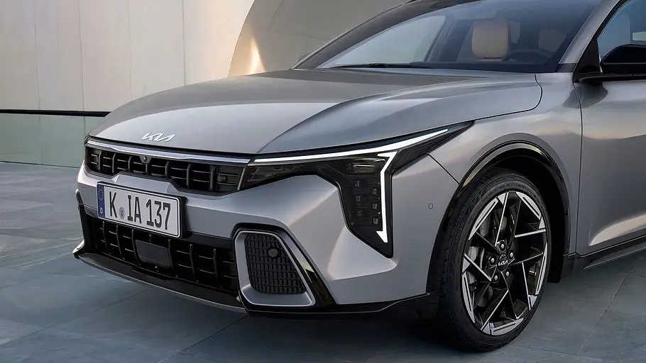 Kia K4 Sportswagon Firmenwagen Die Front des Kia K4 Sportswagon im Detail.