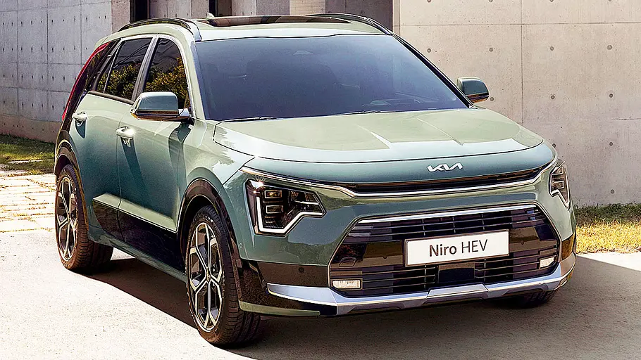 Kia Niro Der Kia Niro von schräg vorne fotografiert.