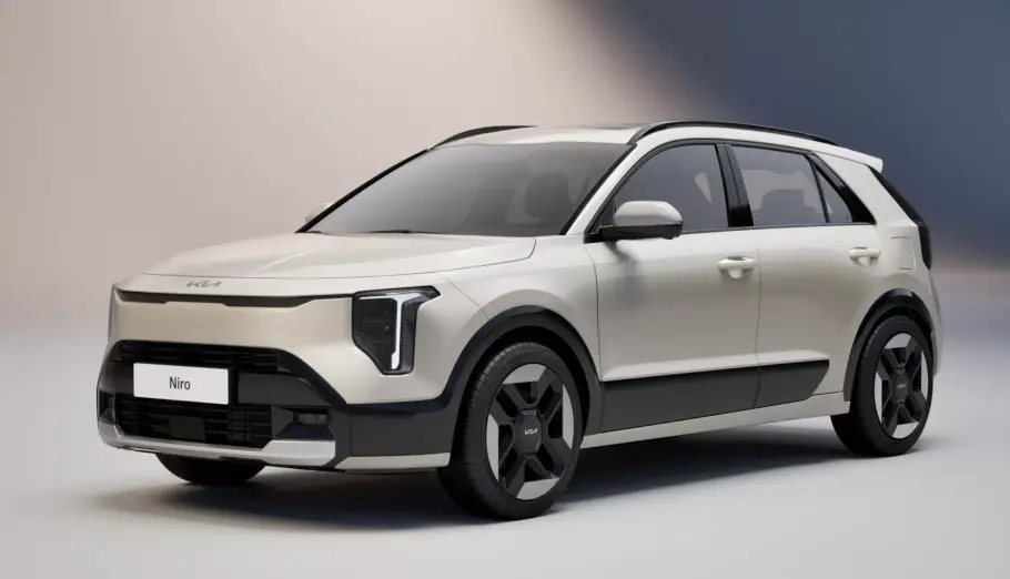 Kia Niro Facelift Das Kia Niro Facelift von schräg vorne fotografiert.
