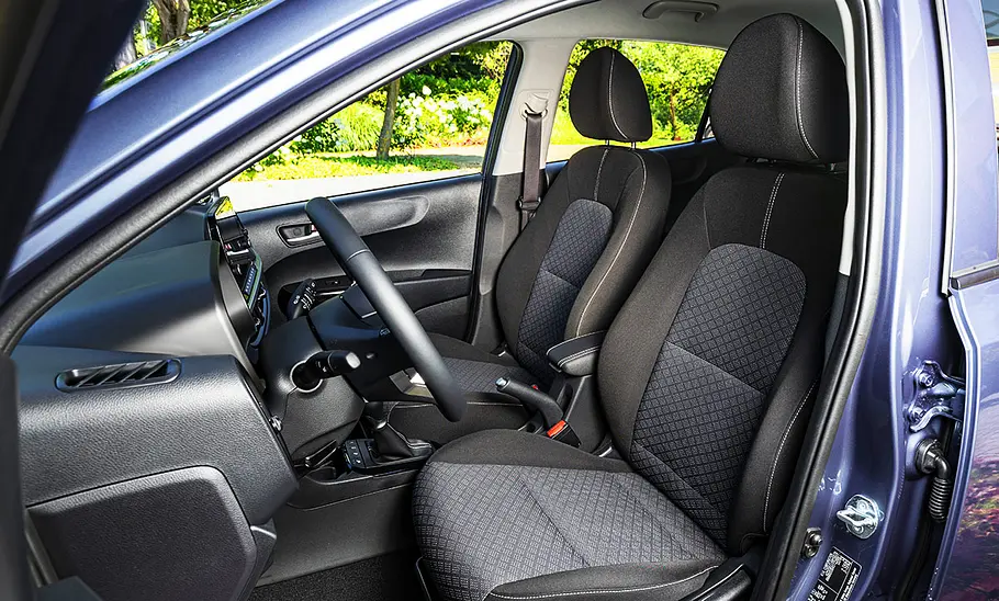 Kia Picanto Facelift (2024); Innenraum; Interieur; Innenansicht; Cockpit; Lenkrad; Armaturen; Sitze