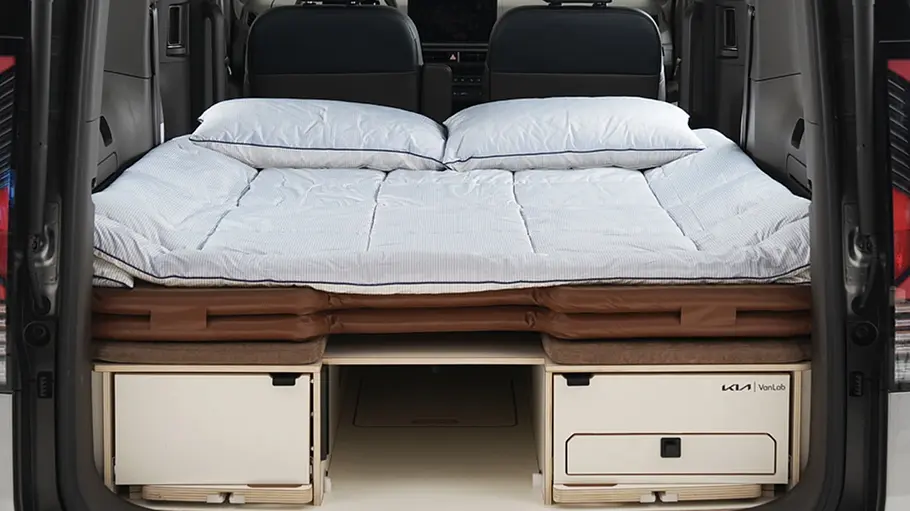 Die VanLab-Campingbox im Bettumbau im Kia PV5.