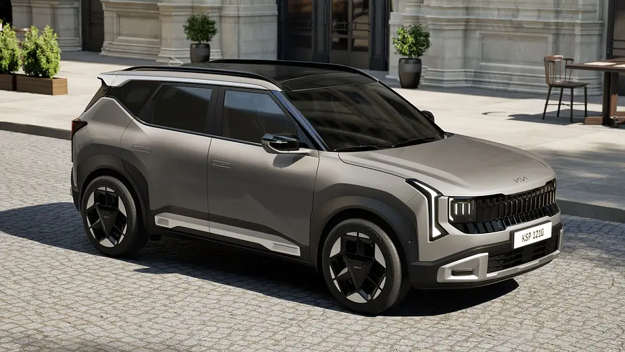 Kia Seltos Der Kia Seltos steht in einer Stadt, von vorne rechts fotografiert.