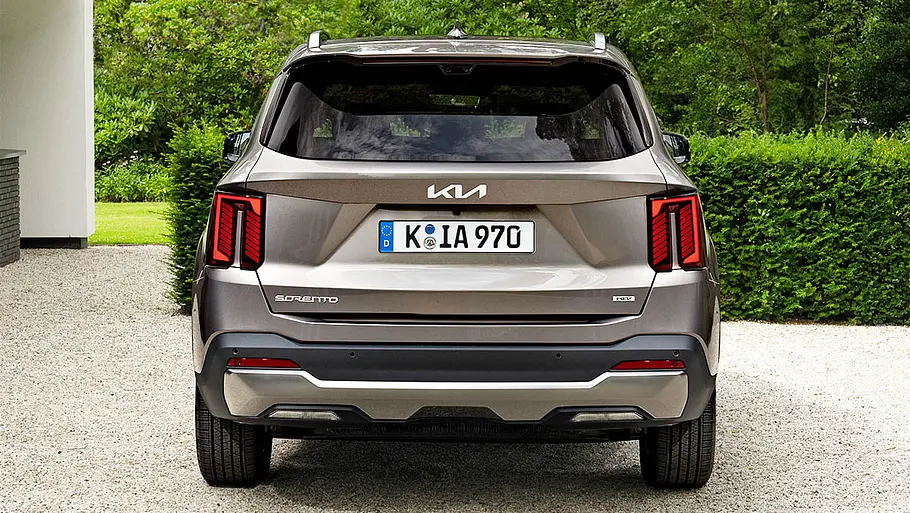 Das Kia Sorento Facelift in der Heckansicht.