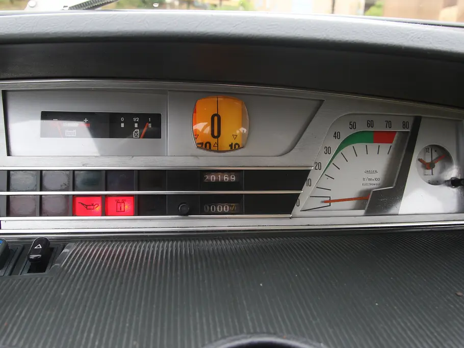 Klassiker Youngtimer Citroën GS Kombiinstrument