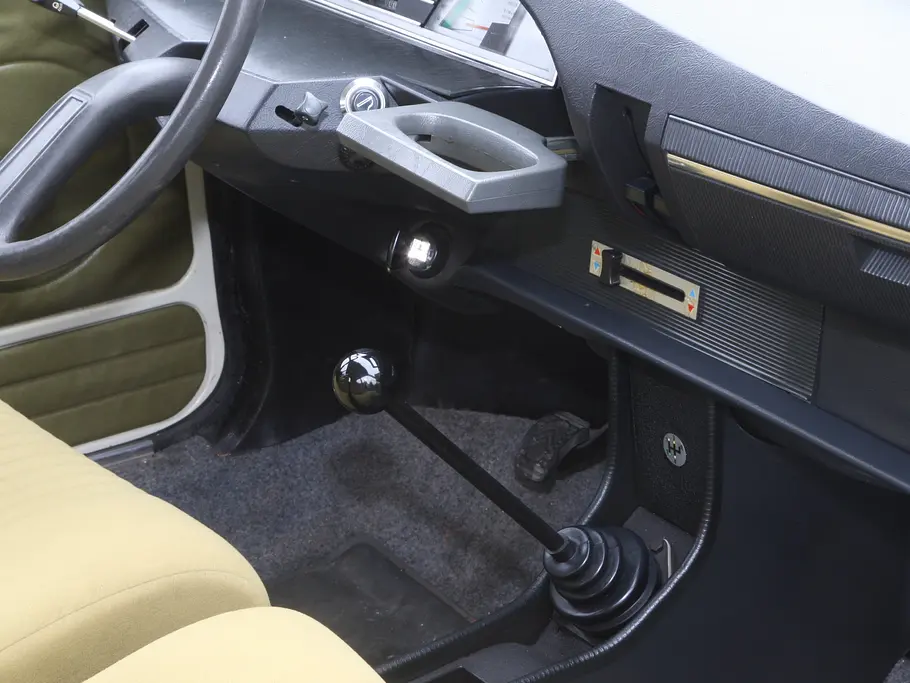 Klassiker Youngtimer Citroën GS Armaturenbrett Handbremse