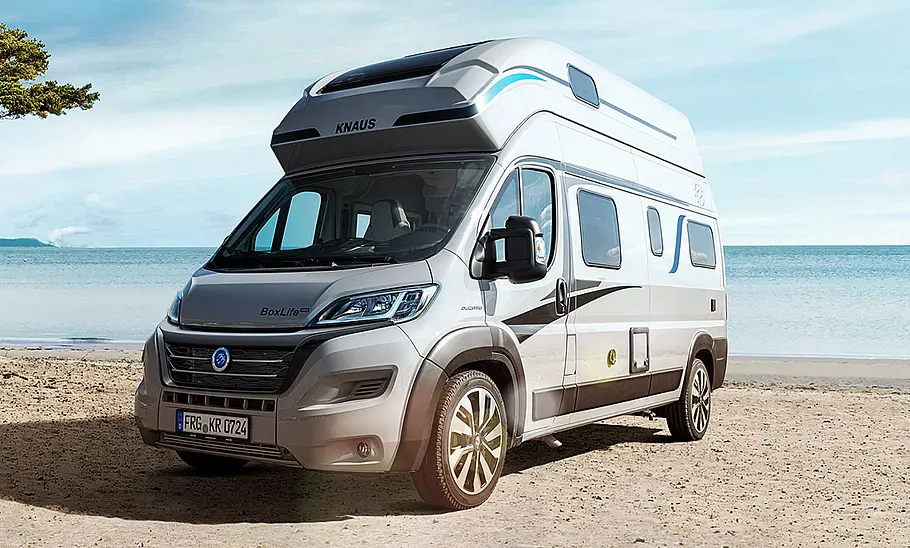 Knaus Boxlife Pro XL (2024) Der Knaus Boxlife Pro XL (2024) stehend von schräg vorne fotografiert.
