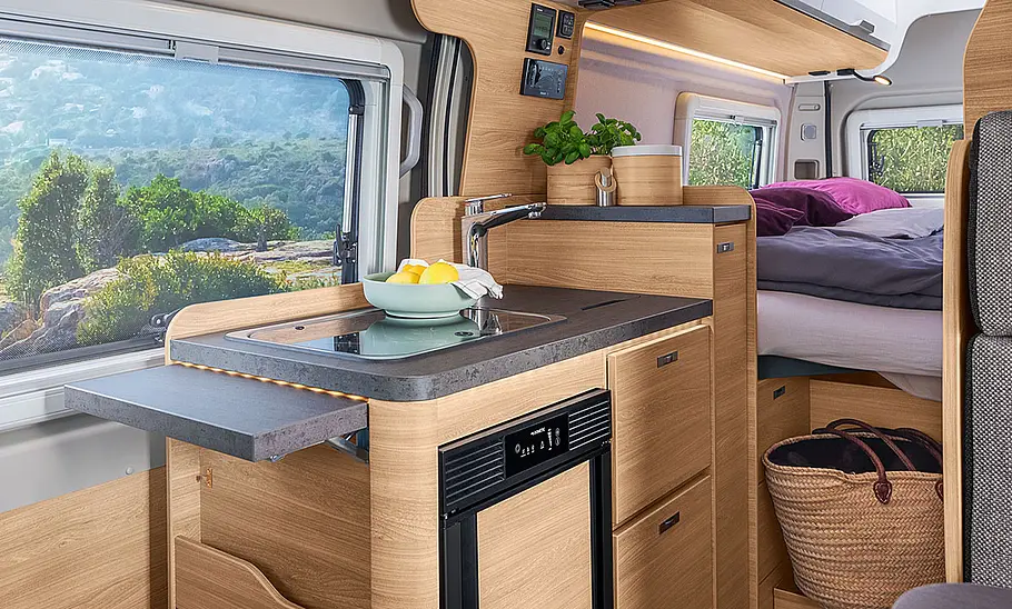 Knaus Boxlife Pro XL (2024) Die Küchenzeile des Knaus Boxlife Pro XL (2024).