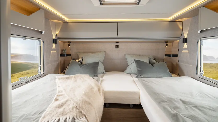 Knaus Sky TI 700 DEG Die Innenaufnahme zeigt das Schlafzimmer des Knaus Sky TI 700 DEG.