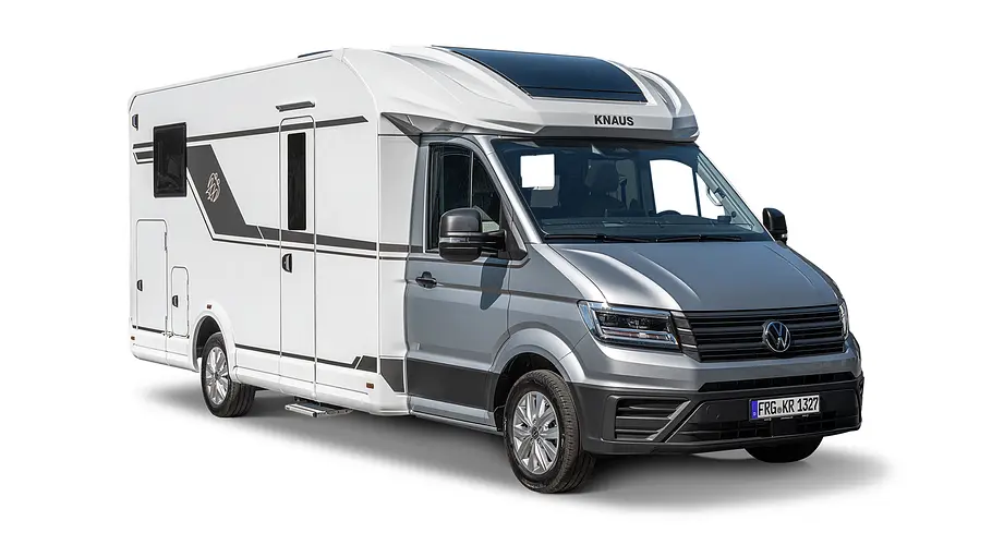 Knaus Sky TI 700 DEG Die Studioaufnahme zeigt den Knaus Sky TI 700 DEG von schräg vorne.