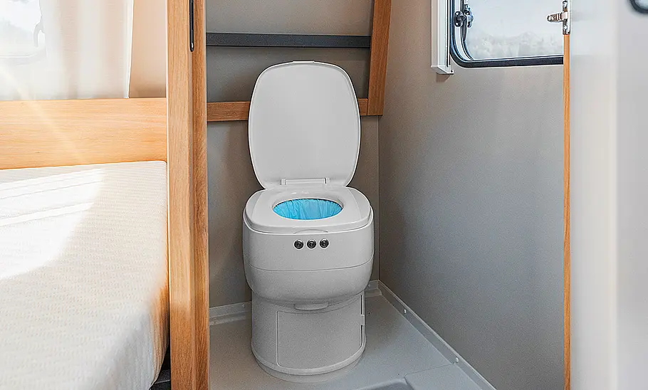 Das Bad des Knaus Sport, man sieht die Toilette.