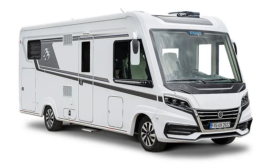 Knaus Sun I 700 LEG (2024) Das Bild zeigt den Knaus Sun I 700 LEG stehend von schräg vorne.