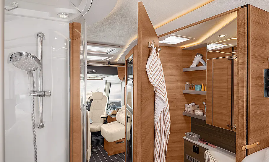 Knaus Sun I 700 LEG (2024) Das Bild zeigt einen Ausschnitt der Badezimmers des Knaus Sun I 700 LEG.