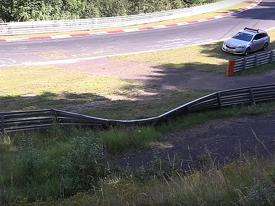 One:1 crasht auf dem Nürburgring