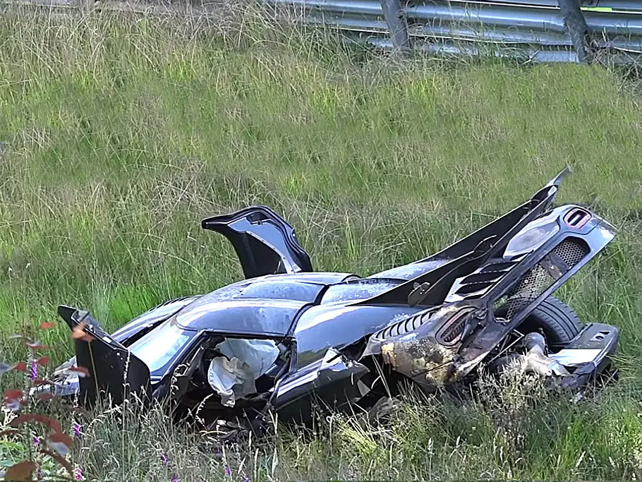 One:1 crasht auf dem Nürburgring