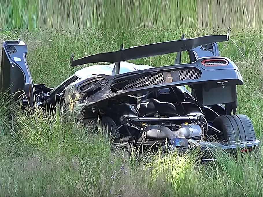 One:1 crasht auf dem Nürburgring