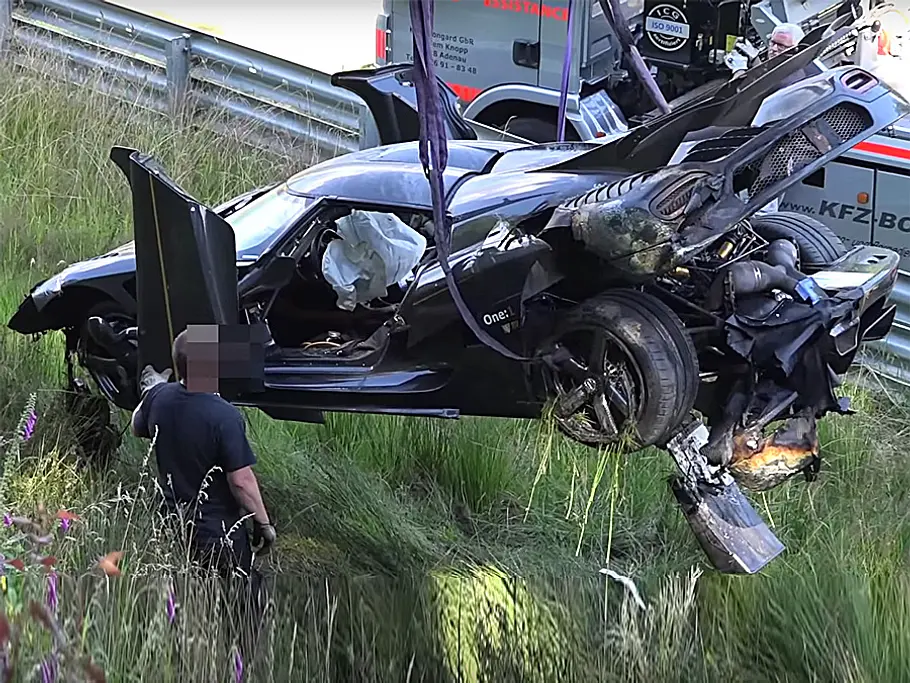 One:1 crasht auf dem Nürburgring