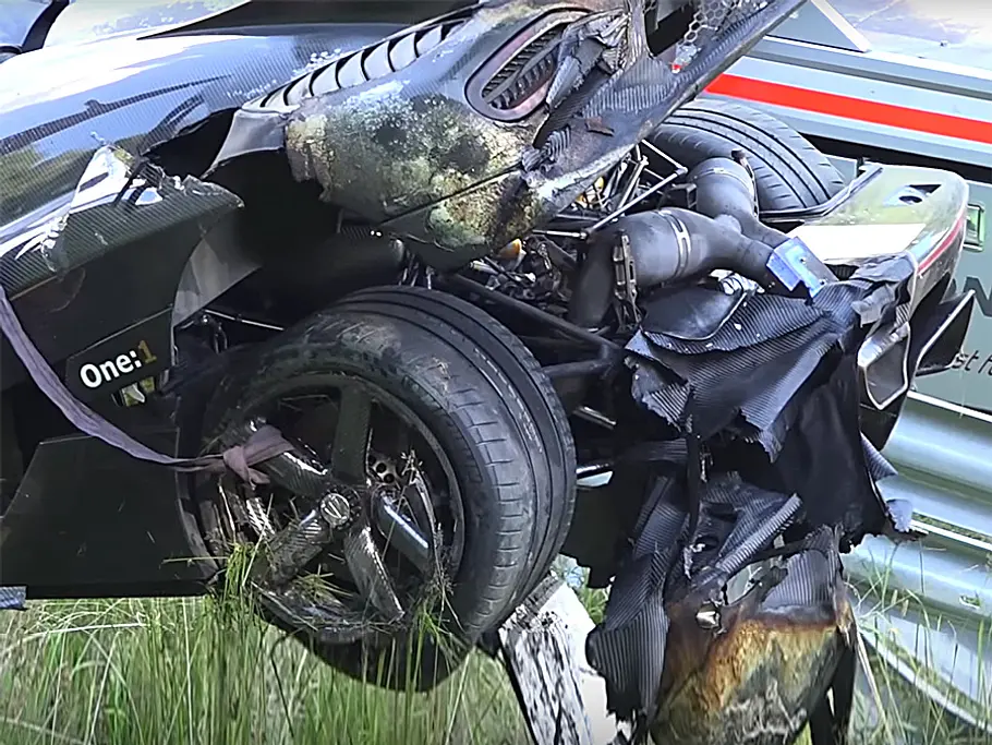 One:1 crasht auf dem Nürburgring