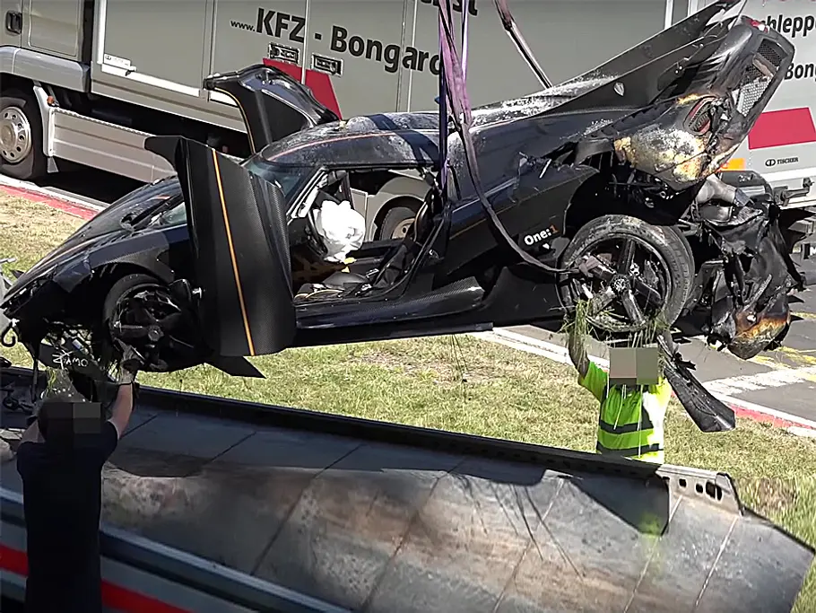 One:1 crasht auf dem Nürburgring