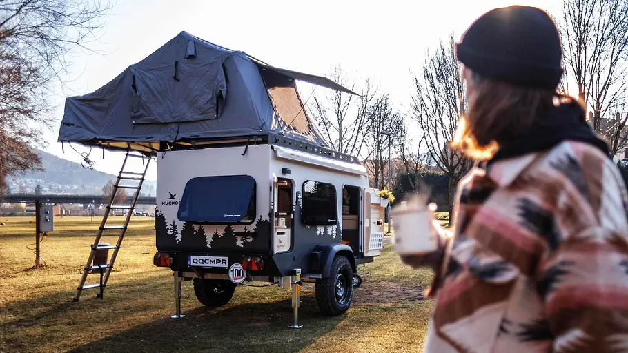 Das aufgebaute Dachzelt des Kuckoo Camper Bruno (2026).