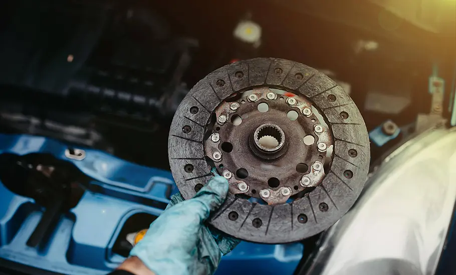 Funktioniert die Kupplung nicht einwandfrei, kann das Auto weder anfahren noch die Gänge sauber wechseln.