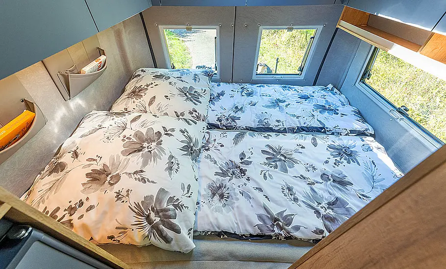 La Strada Avanti L (2024); Innenraum, Ansicht Doppelbett im Heck.