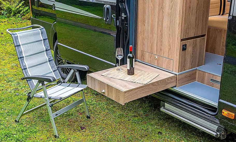 Der Outdoor-Schubladenauszug der Küche des La Strada Avanti C.