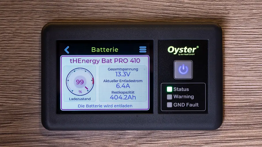 Das smarte Oyster-Bedienteil im Wohnraum des La Strada Avanti F Edition 40 im Detail.