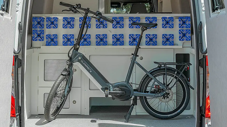 Das Bild zeigt die Heckgarage des La Strada Regent EB (2024).