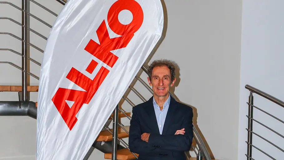Das Bild zeigt Antonio Paoletti, der für den deutschsprachigen Raum zuständige Vertriebsmanager für Freizeitfahrzeuge bei AL-KO. 