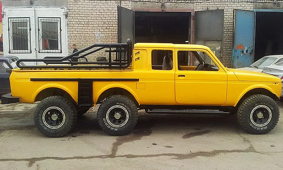 Lada Niva 6x6