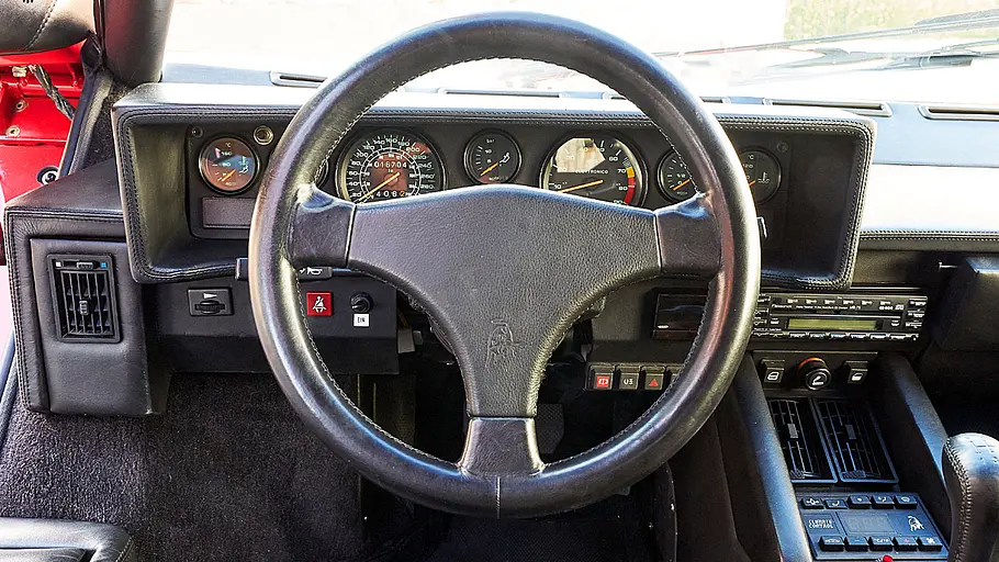 Lamborghini Countach Das Cockpit des Lamborghini Countach.