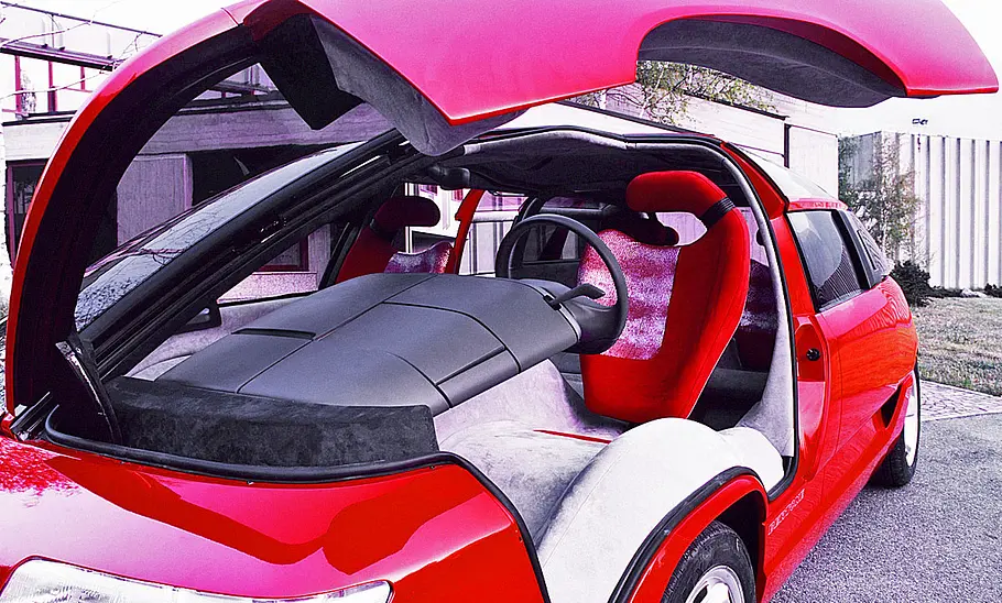 Der Bertone Lamborghini Genesis statisch von schräg vorne mit geöffneter Tür fotografiert.