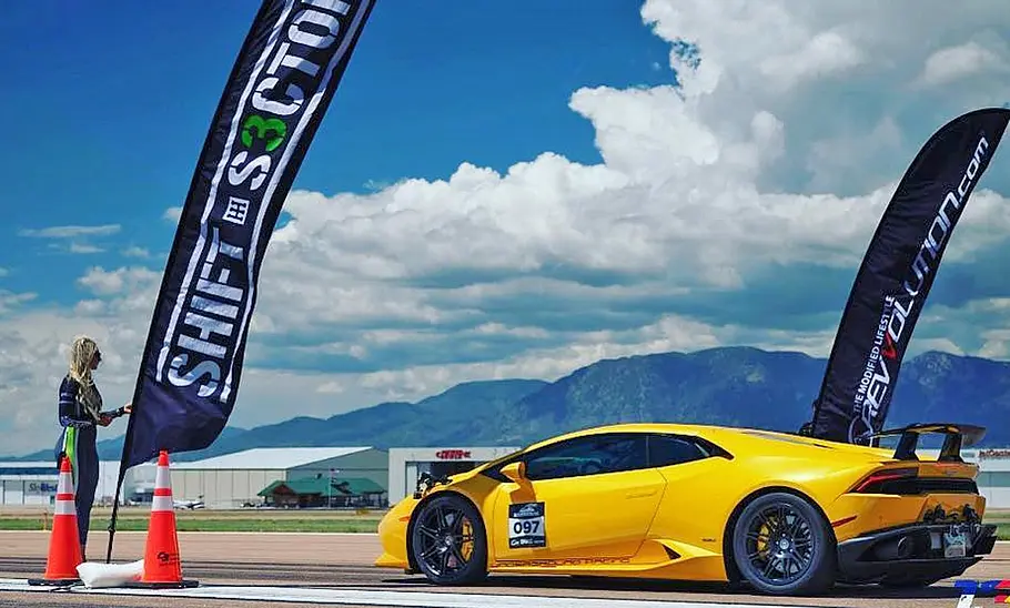 Blick von schräg hinten auf den Lamborghini Huracán von Underground Racing.